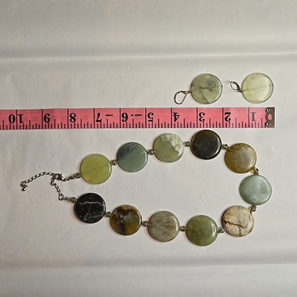 NWOT Light Green Stone Crystal Disc Necklace & Earrings Set - Picture 3 of 5
